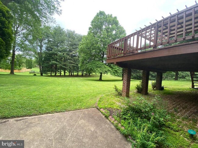 Building Photo - 330 River Bend Rd