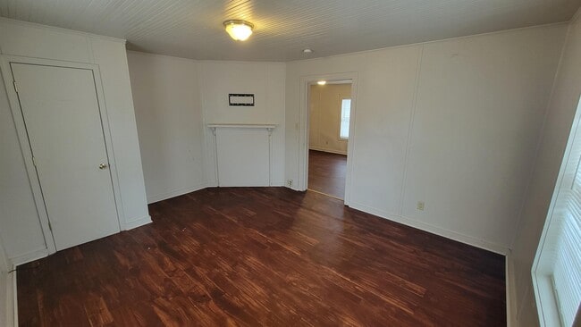 Building Photo - 208 N Hospital St