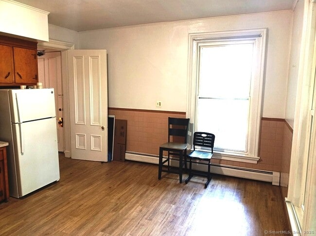 Building Photo - 68 Pleasant St