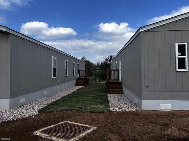 Building Photo - 3 br, 2 bath Mobile Home - 217 East Castle...