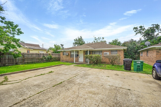 Photo - 6116 1/2 Octavia Street Apartment