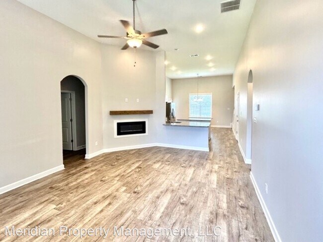 Building Photo - 4 br, 3 bath Apartment - 9308 Lakeside Cir S