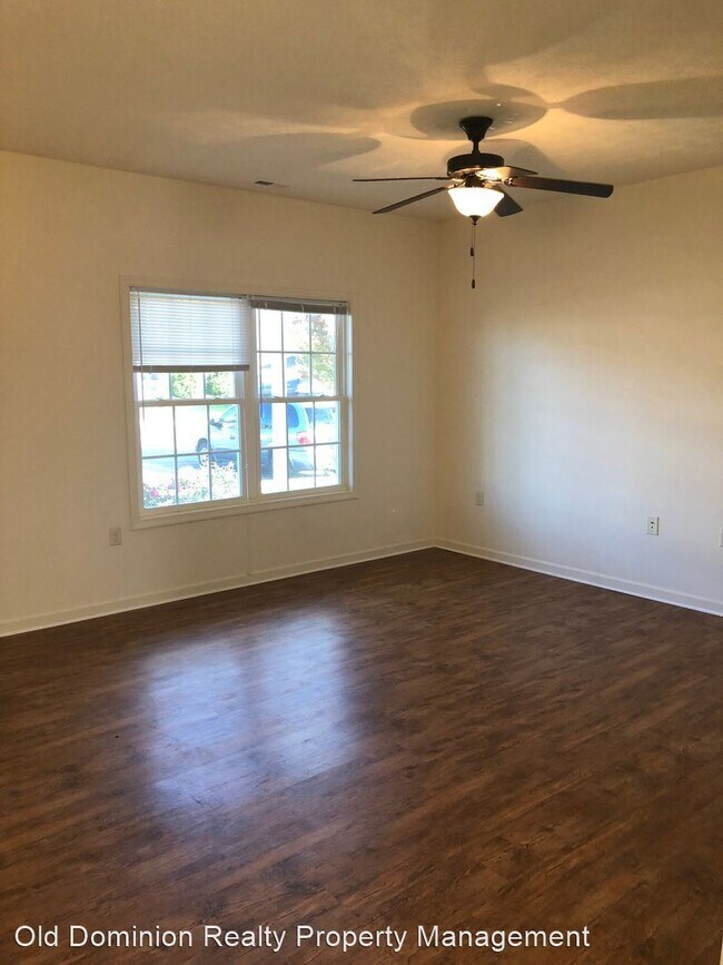 Building Photo - 3 br, 2.5 bath House - 1058 Wellington Drive