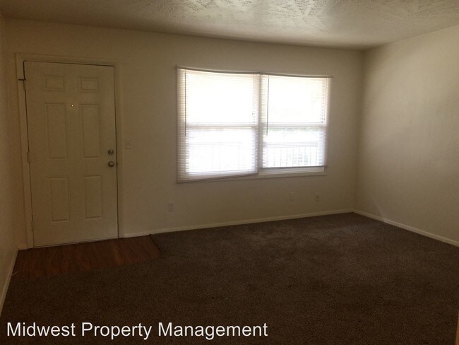 Building Photo - 2522-2531 Redbud Ln