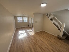 Building Photo - 212 Laveer St