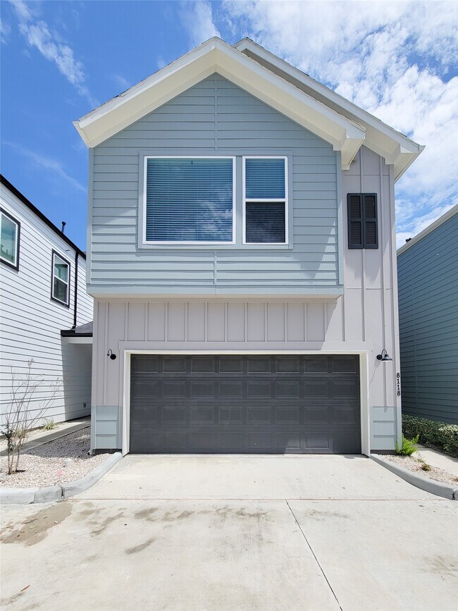Foto del edificio - 8118 Esther Acres Ln