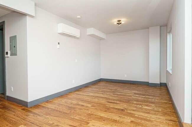 Building Photo - 1461 Gates Ave