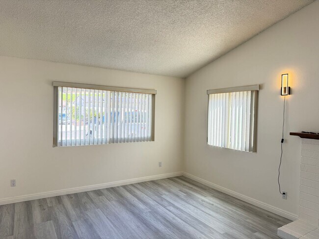 Building Photo - 3 bed, 2 bath single story home in West Hills