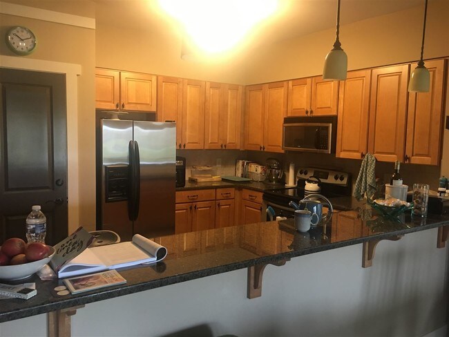 Building Photo - 475 River Forest Ln