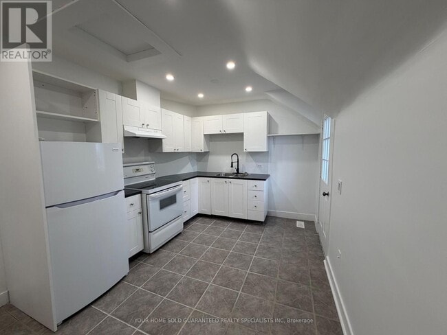 Photo du bâtiment - 98 Wellington St E