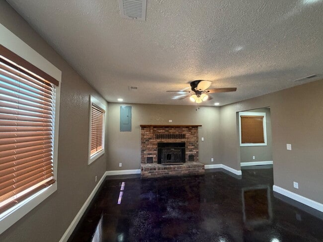 Building Photo - 21167 Narrows Ln