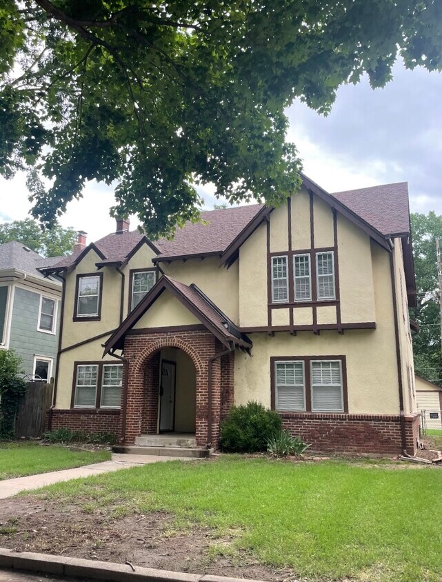 Riverside duplex 2bed 1 bath! - 1116 N Carlos St