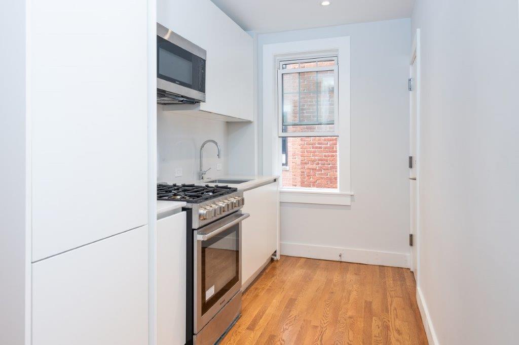 Photo - 18 Forest St