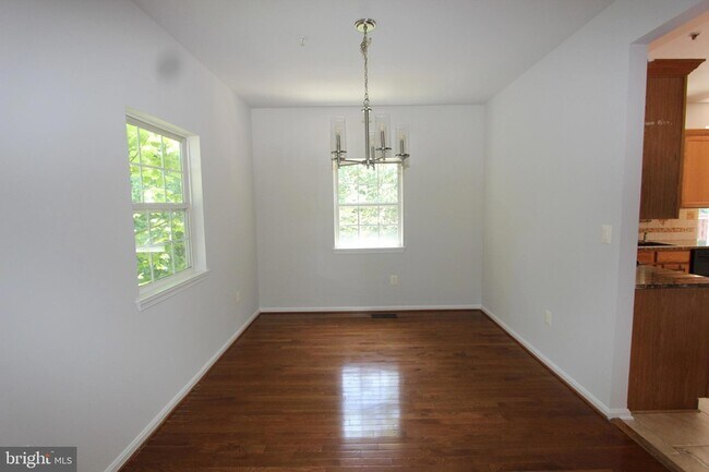 Building Photo - 406 Round Table Dr