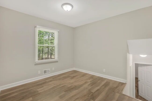 Building Photo - 2585 Hatfield Cir SE