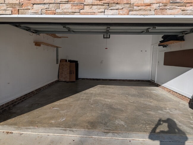 Building Photo - 6 Maxim Ct