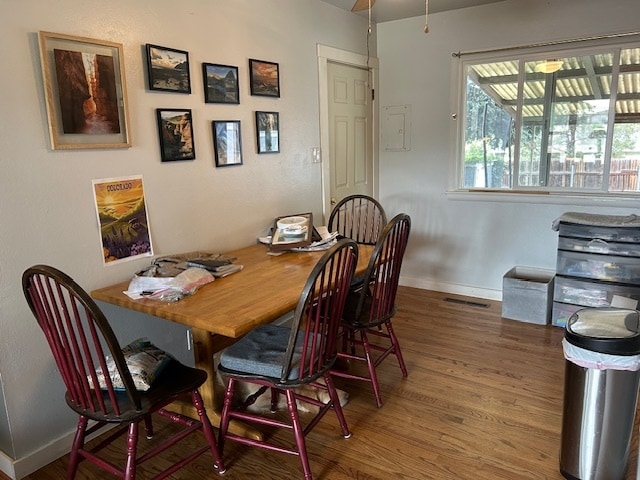 Dining room - 2644 E San Miguel St