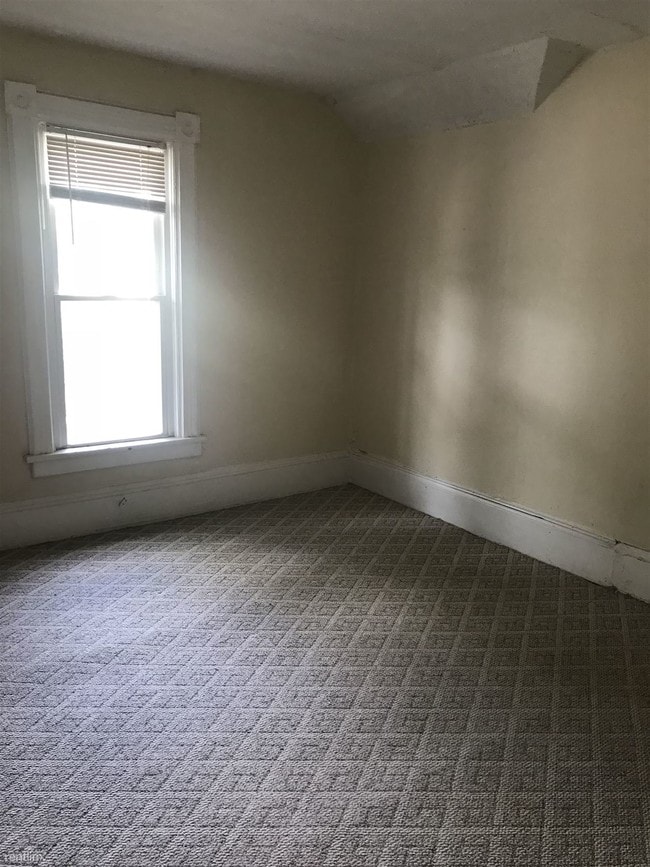 Building Photo - 2 br, 1 bath  - 614 Webb St A