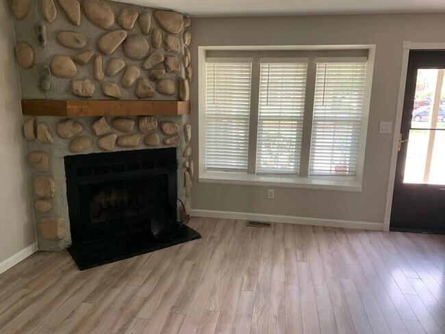 Foto del edificio - 9680 W Chatfield Ave