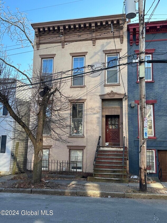 Primary Photo - 28 Myrtle Ave