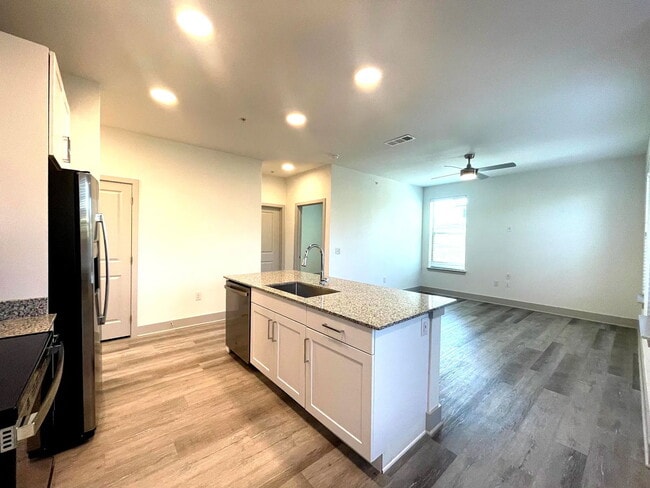 Foto del edificio - 8010 Blue Goose Rd