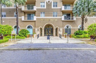 Building Photo - 616 Clearwater Park Rd