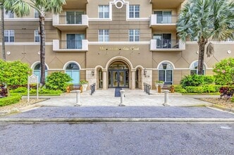 Building Photo - 616 Clearwater Park Rd
