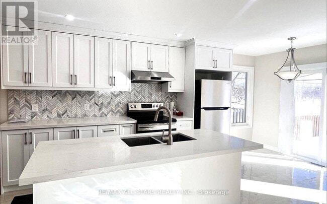 Building Photo - 137 Percy Ln