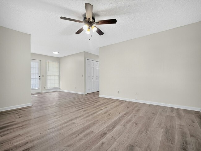 Building Photo - 6209 Friar Tuck Dr NW