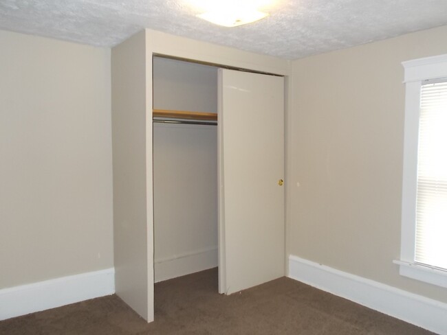 Foto del edificio - 3 Bedroom Home-  23Rd St Sw- Akron  Kenmor...