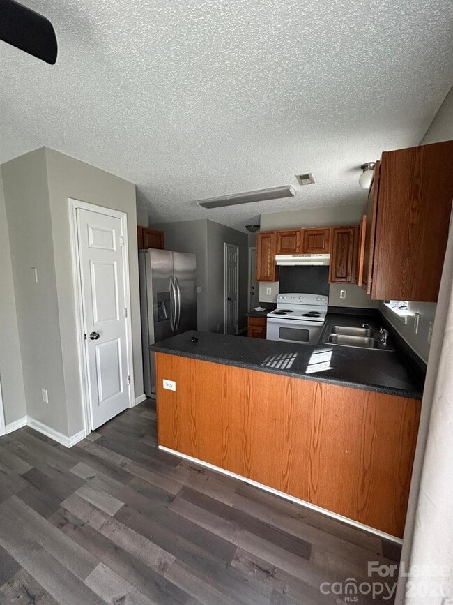 Building Photo - 9510 Isaac Hunter Dr