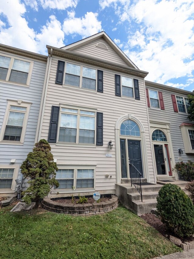 Primary Photo - Renovated Townhouse in Frederick ready for...