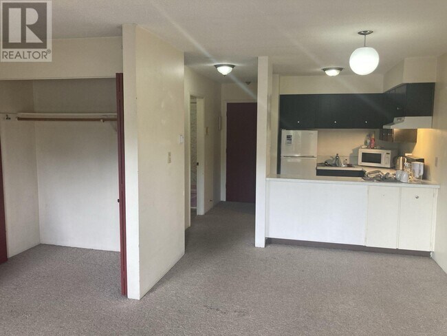 Photo du bâtiment - 3570-3570 E Hastings St
