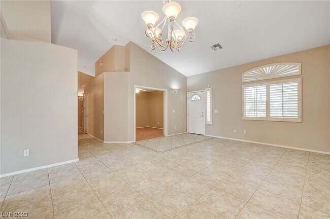 Building Photo - 692 Pansy Pl