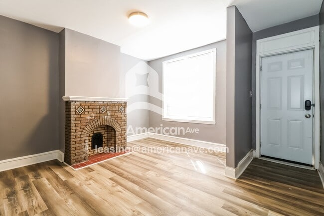 Building Photo - 1345 N Myrtlewood St