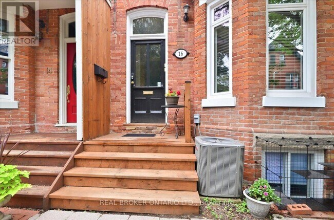 Photo du bâtiment - 16 Aberdeen Ave
