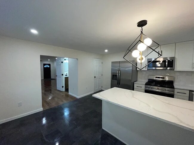 Cocina 2 - 417 Ella St