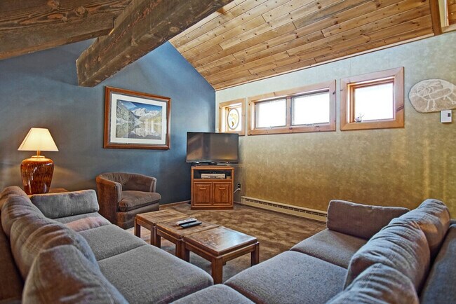 Foto del edificio - 2460 Ski Trail Ln