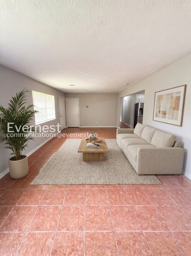Foto del edificio - 596 Crestmont Ct