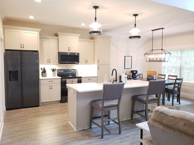 Building Photo - 4 Bedrooms 3 full baths + Bonus room in Ro...