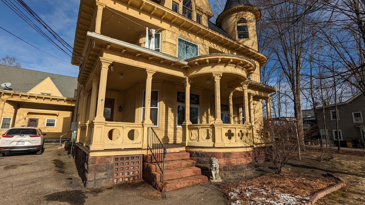 147 Pleasant St, Laconia, NH 03246 House Rental in Laconia, NH
