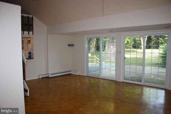 Building Photo - 809 River Rd