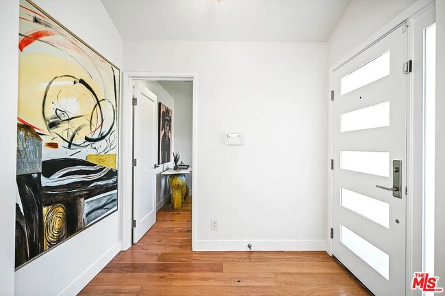 Foto del edificio - 2751 Midvale Ave