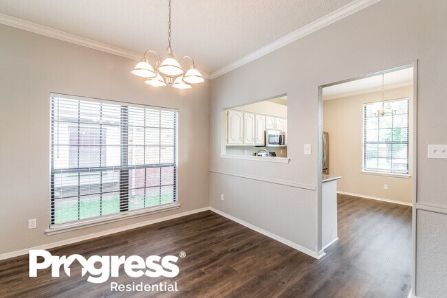 Foto del edificio - 411 Running Brook Ln