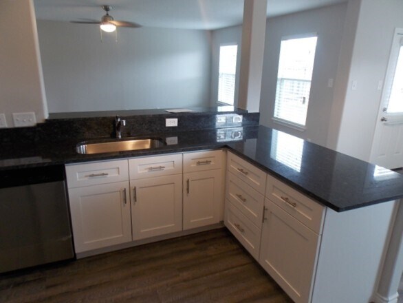 Building Photo - 13318 Ambrosa Dr