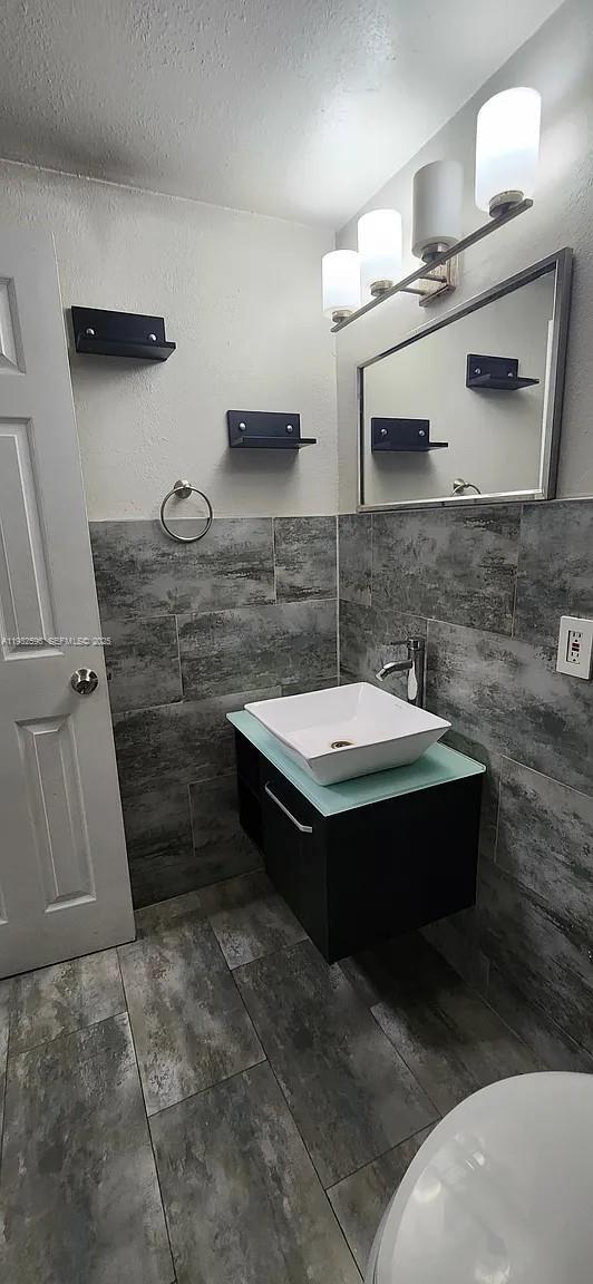 Foto del edificio - 1 NE 78th St