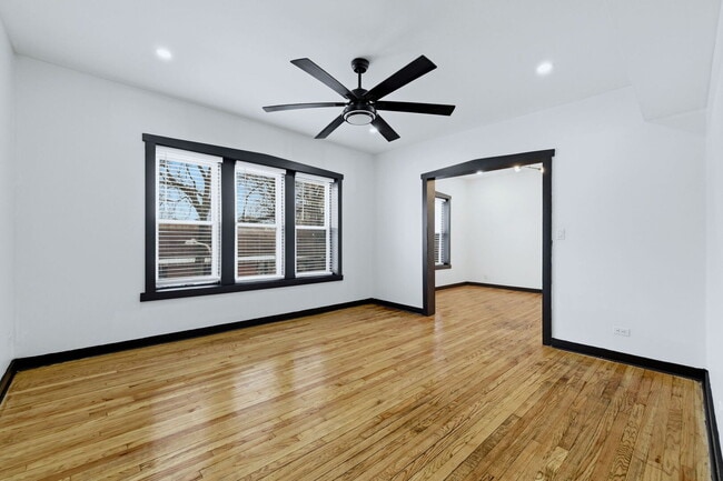 Building Photo - 131 E 72nd St