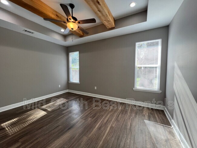 Building Photo - 1637 Netherwood Ave