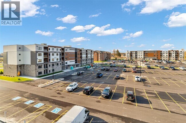 Photo du bâtiment - 2600 Sandwich W Pkwy
