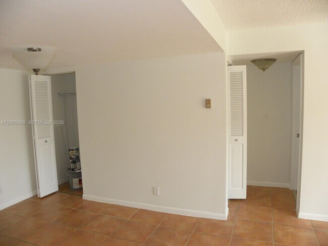 Foto del edificio - 8050 W McNab Rd